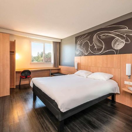 Отель Ibis Иссуар Экстерьер фото