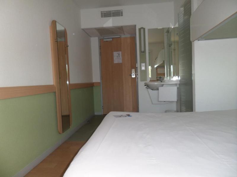 Отель Ibis Иссуар Экстерьер фото