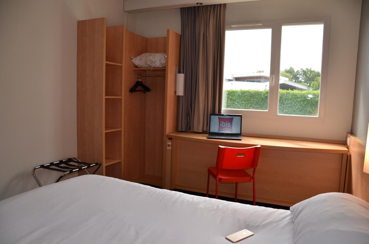 Отель Ibis Иссуар Экстерьер фото