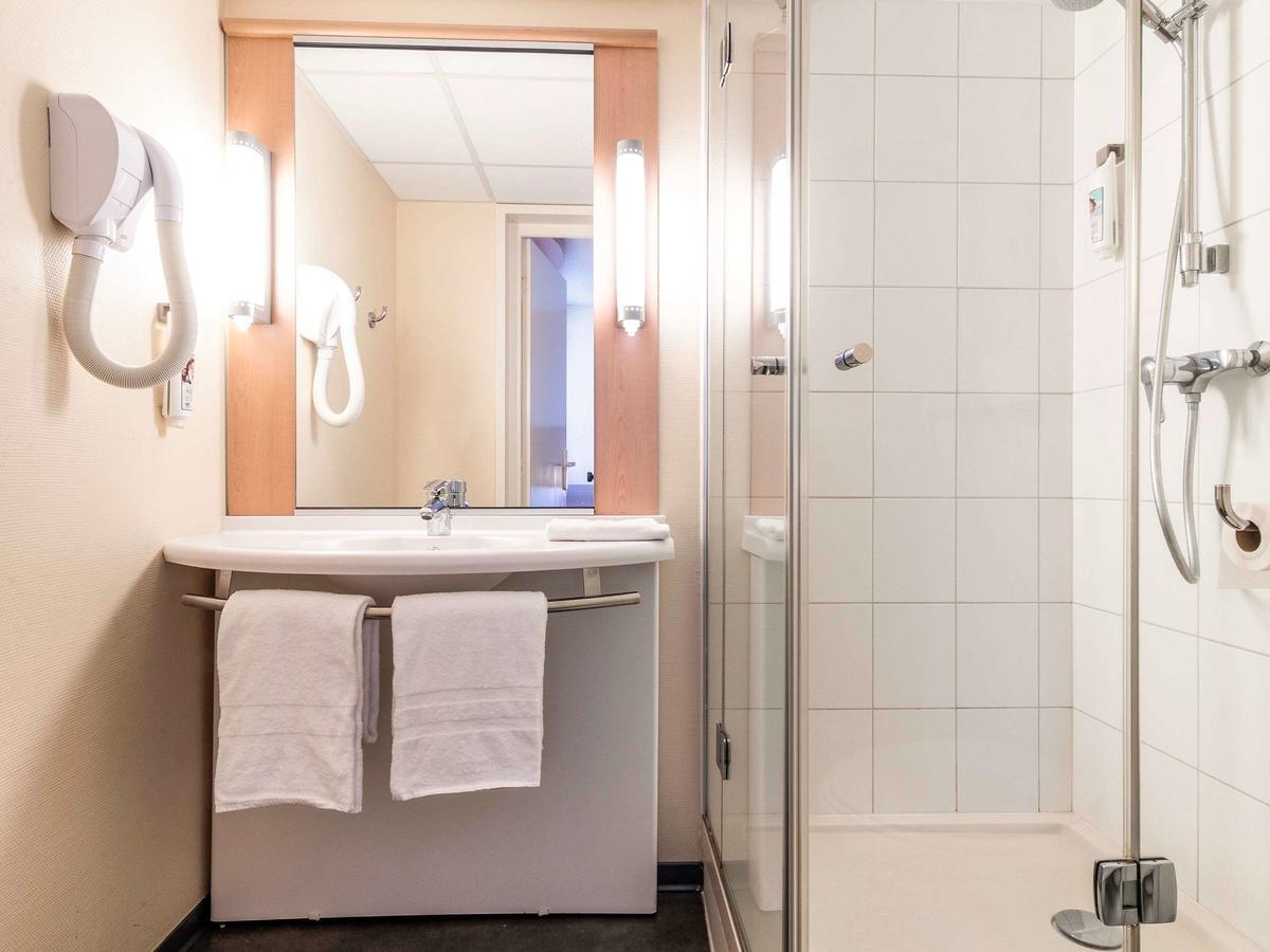 Отель Ibis Иссуар Экстерьер фото