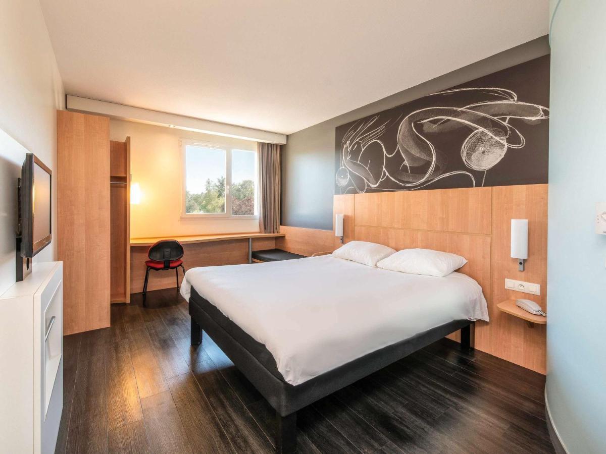 Отель Ibis Иссуар Экстерьер фото